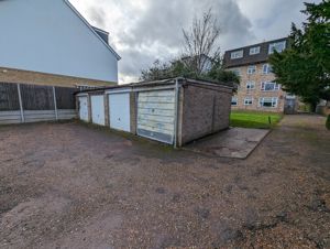 Garage En Bloc- click for photo gallery